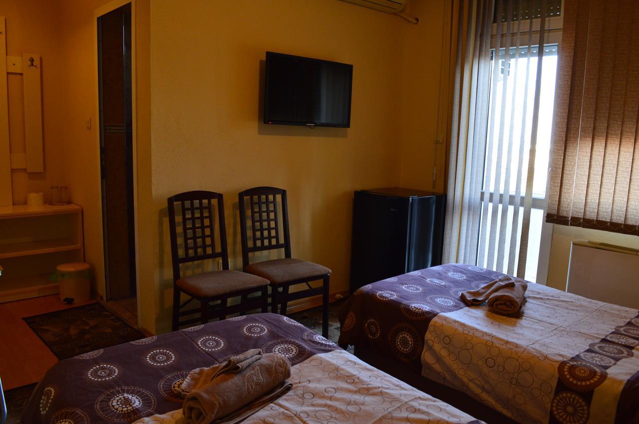 Dionis Hotel 2*